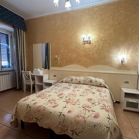 Near Termini Station Hotel Рим Екстериор снимка