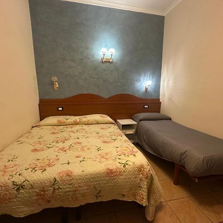 Near Termini Station Hotel Рим Екстериор снимка