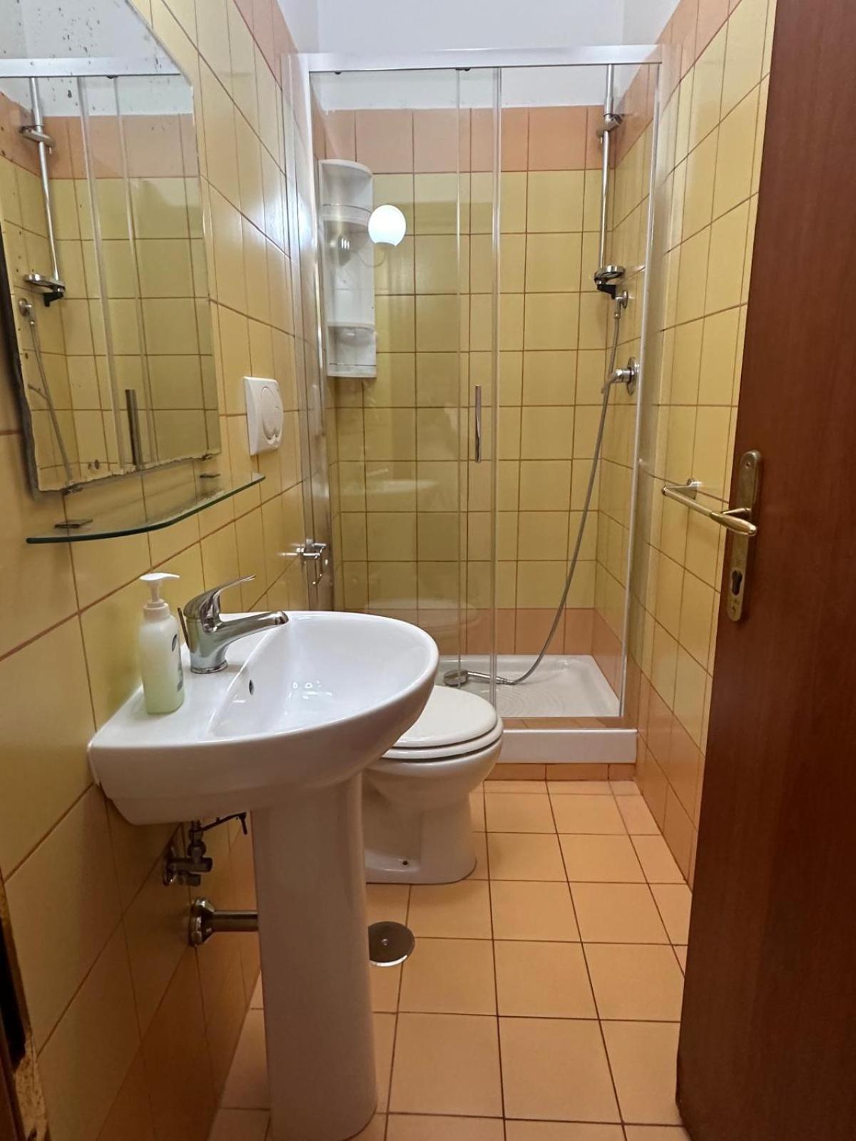 Near Termini Station Hotel Рим Екстериор снимка