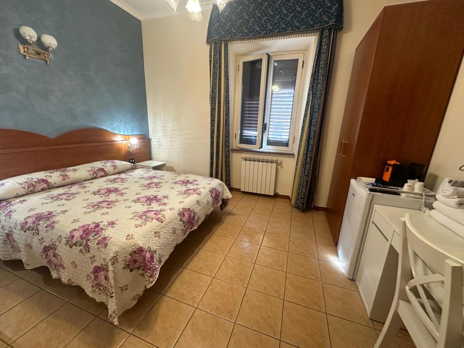 Near Termini Station Hotel Рим Екстериор снимка