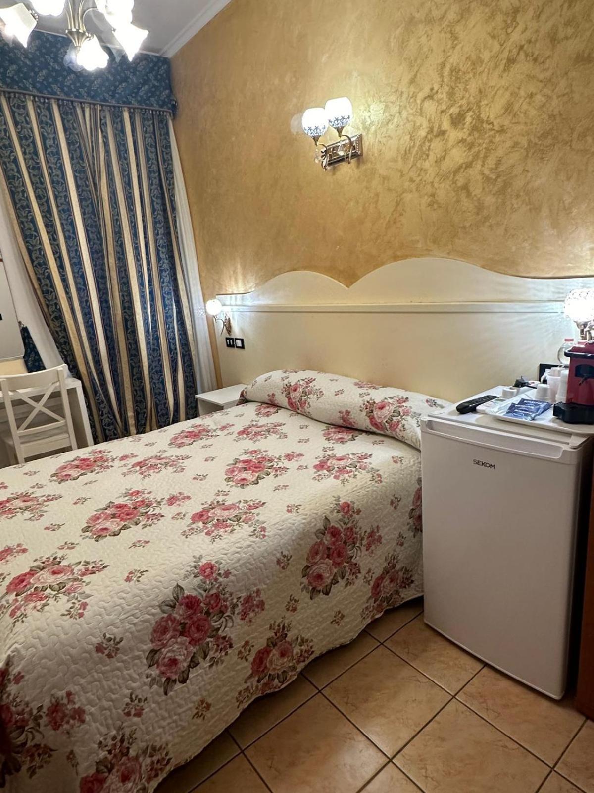 Near Termini Station Hotel Рим Екстериор снимка